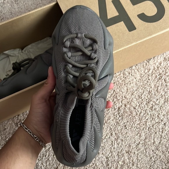 450 Yezzy - Picture 2 of 6
